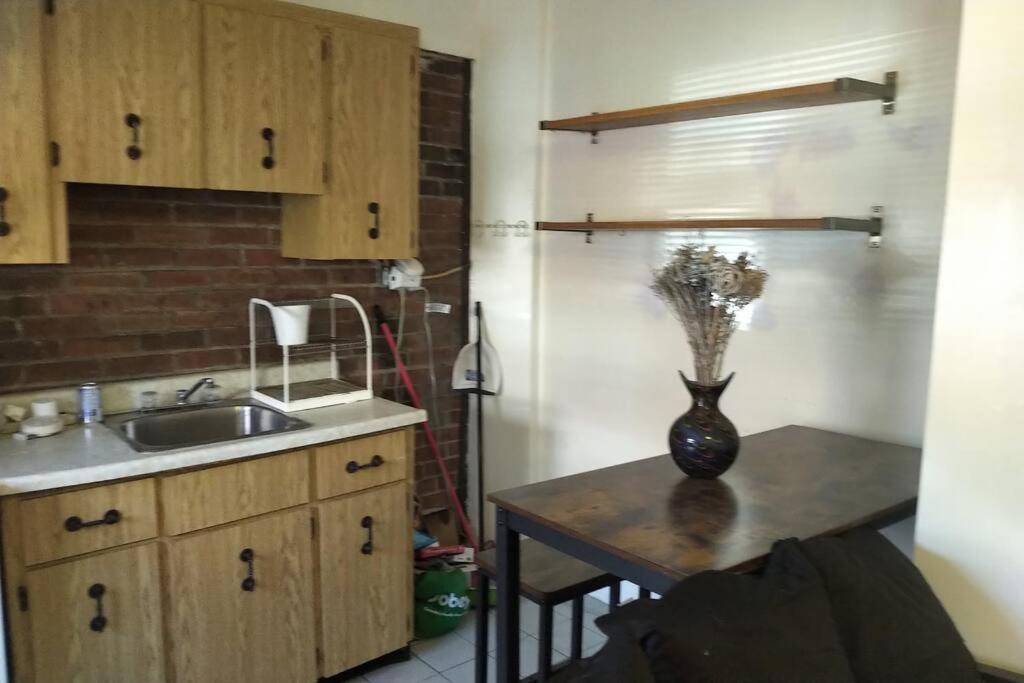 Awesome Cozy 1 Bedroom Coachhouse Holiday home Toronto