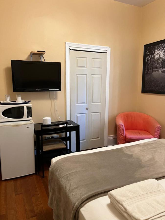 Guest house Adas Toronto