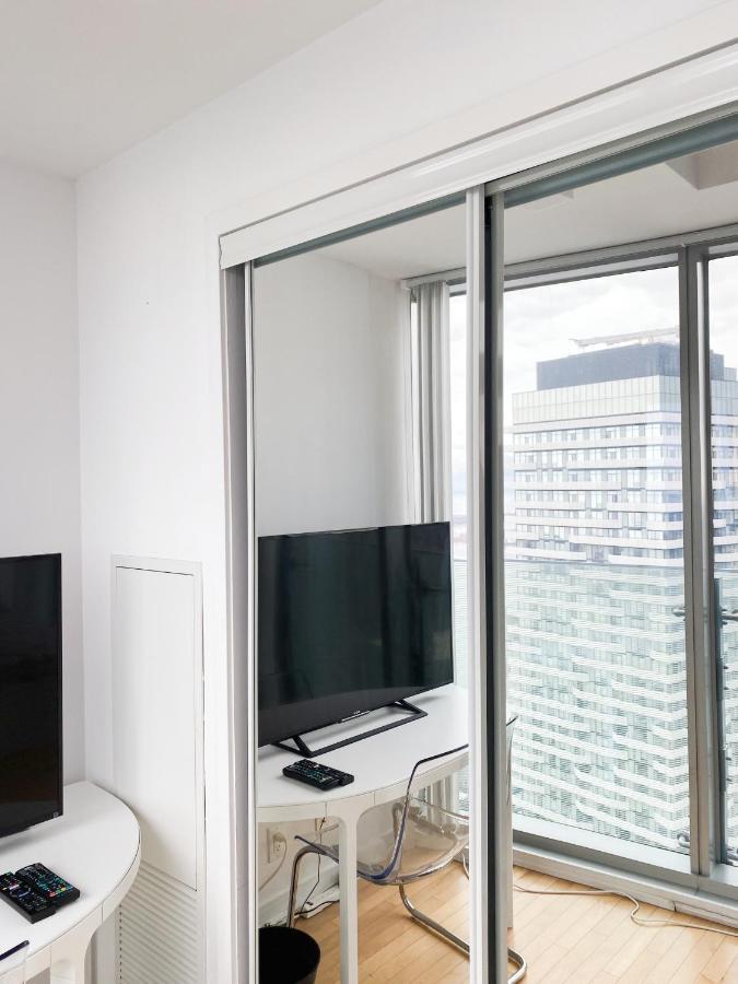 Ihost Suites Ice Toronto