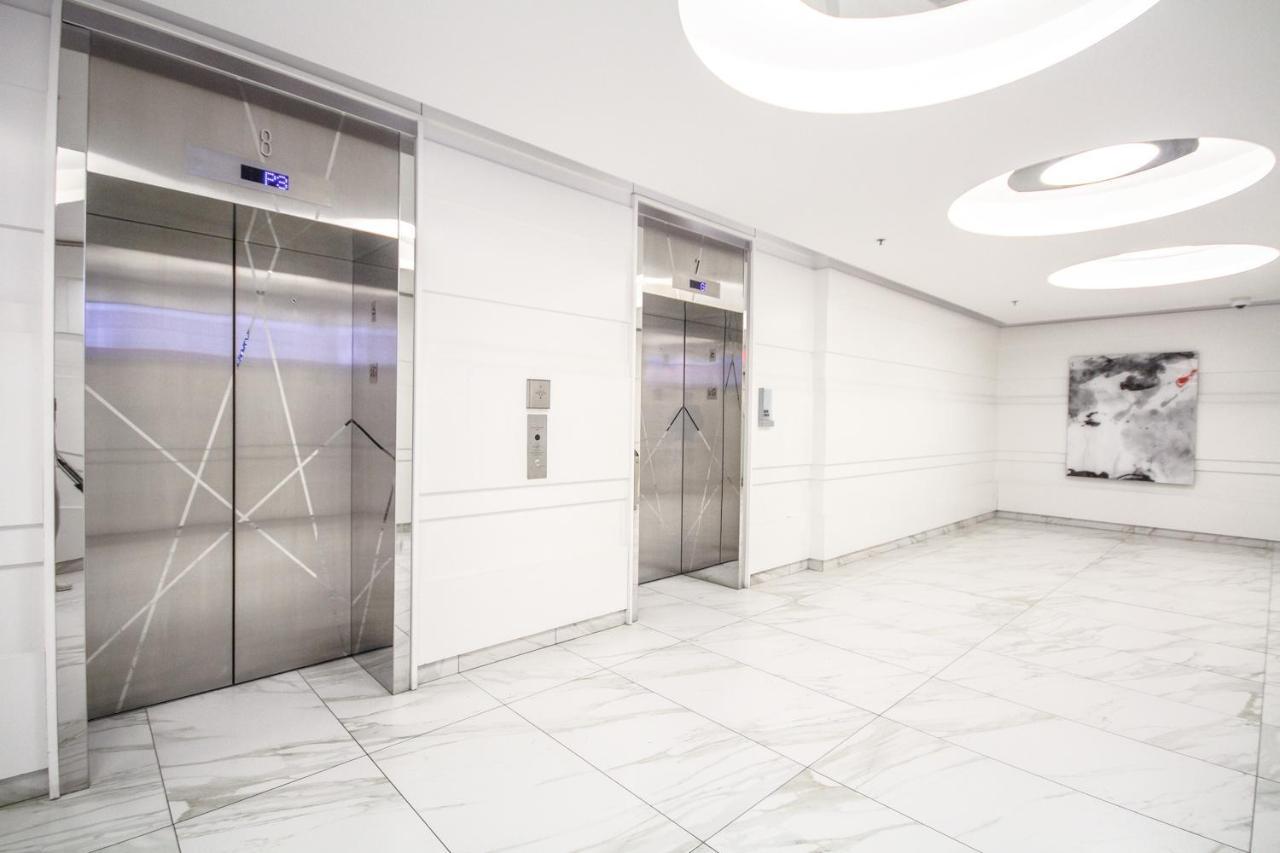 The Bay Suites - Entertainment Dist Toronto