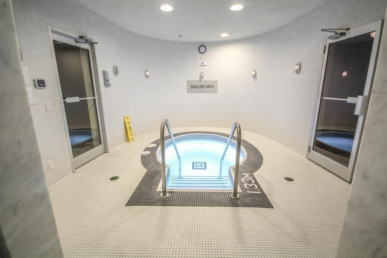 The Bay Suites - Entertainment Dist Toronto