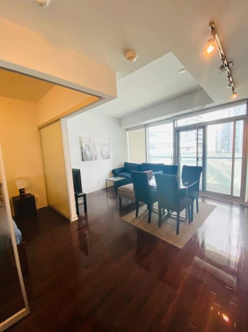 Apartment The Bay Suites - Entertainment Dist Toronto