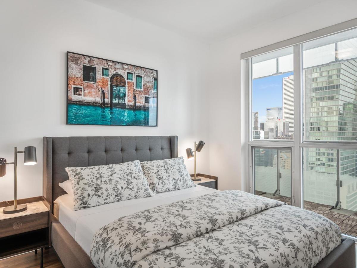 Designer 2br + Study Condo, Ed - Cn Tower View * Toronto
