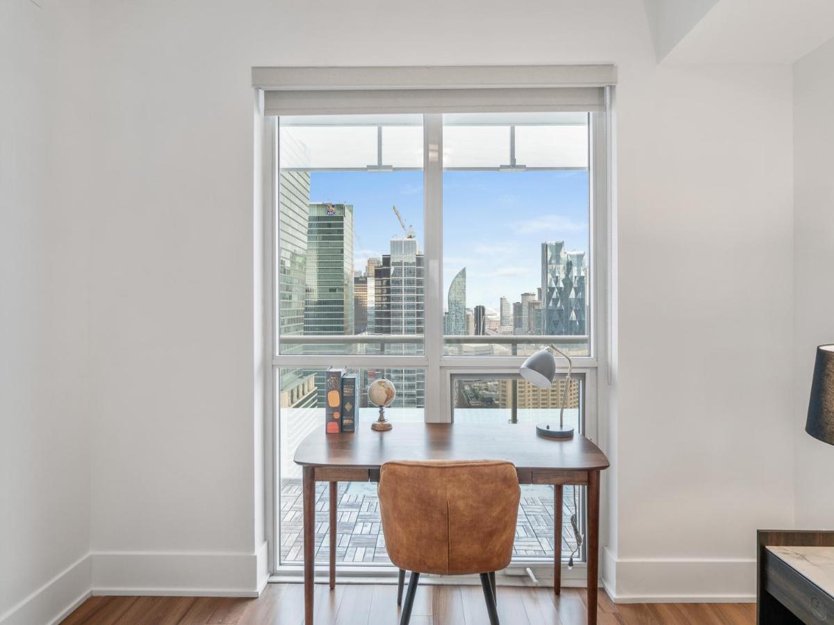 Designer 2br + Study Condo, Ed - Cn Tower View * Toronto