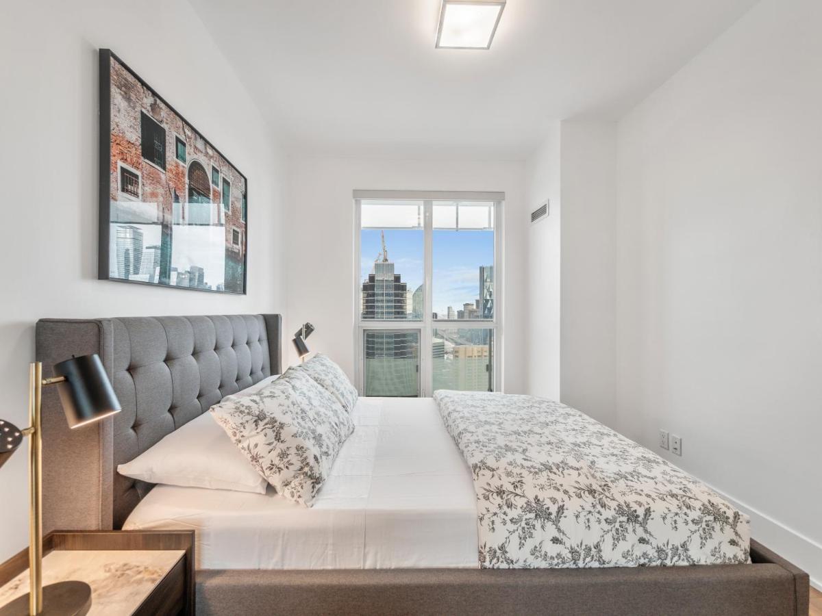 Designer 2br + Study Condo, Ed - Cn Tower View *