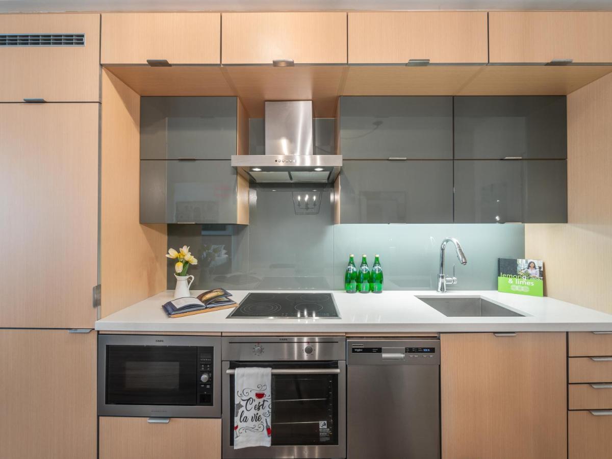 Designer 2br + Study Condo, Ed - Cn Tower View Apartment