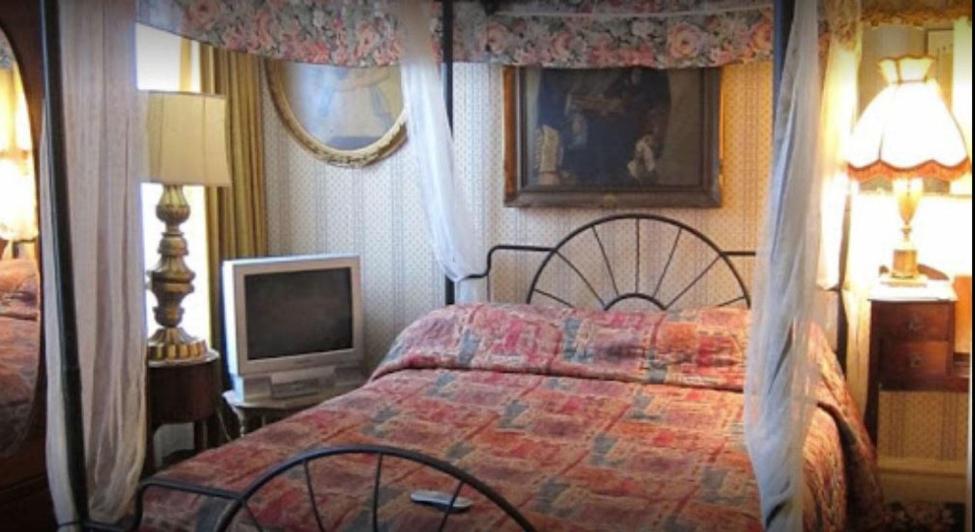 Pimblett's Downtown Bed &breakfast Bed & Breakfast Toronto