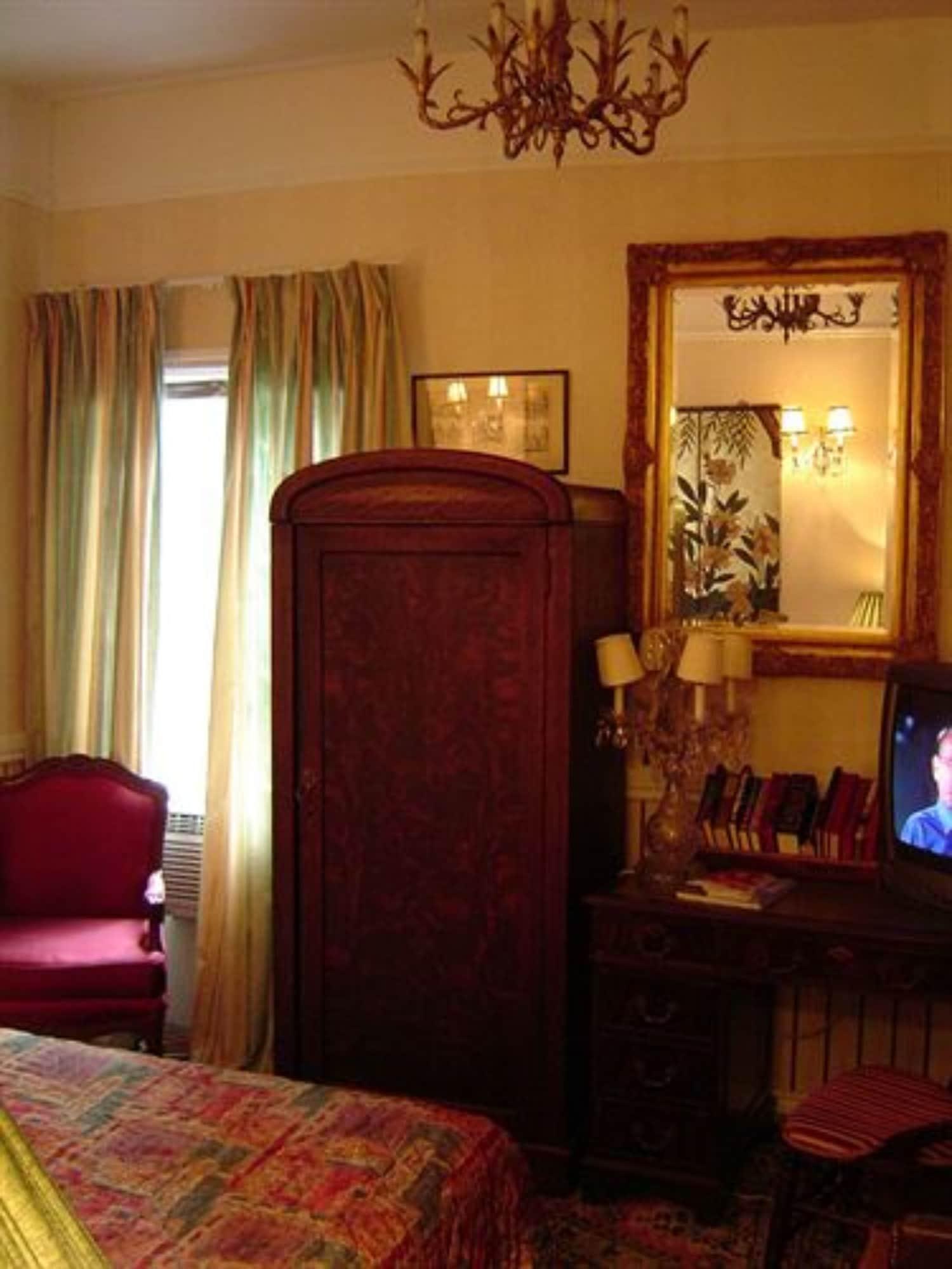 Bed & Breakfast Pimblett's Downtown Bed &breakfast Toronto
