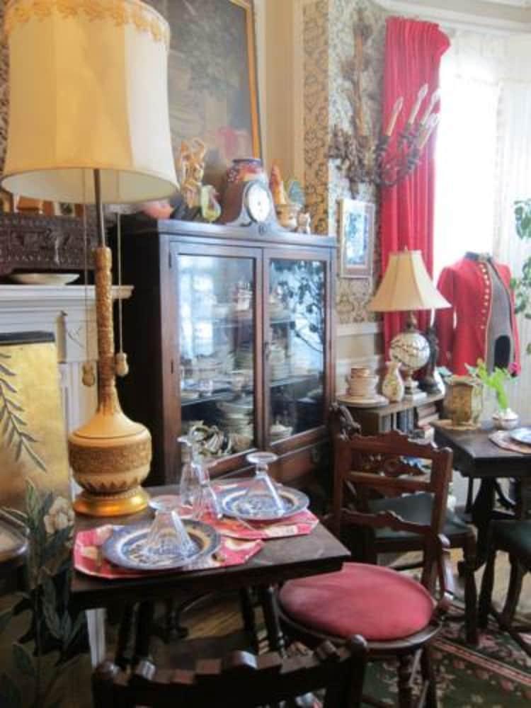 Pimblett's Downtown Bed &breakfast Bed & Breakfast