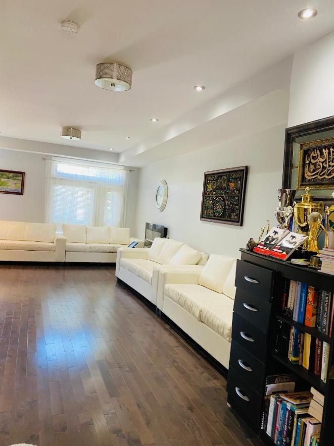 Impression 2 Bedrooms Apartment Space Share Apartment Toronto