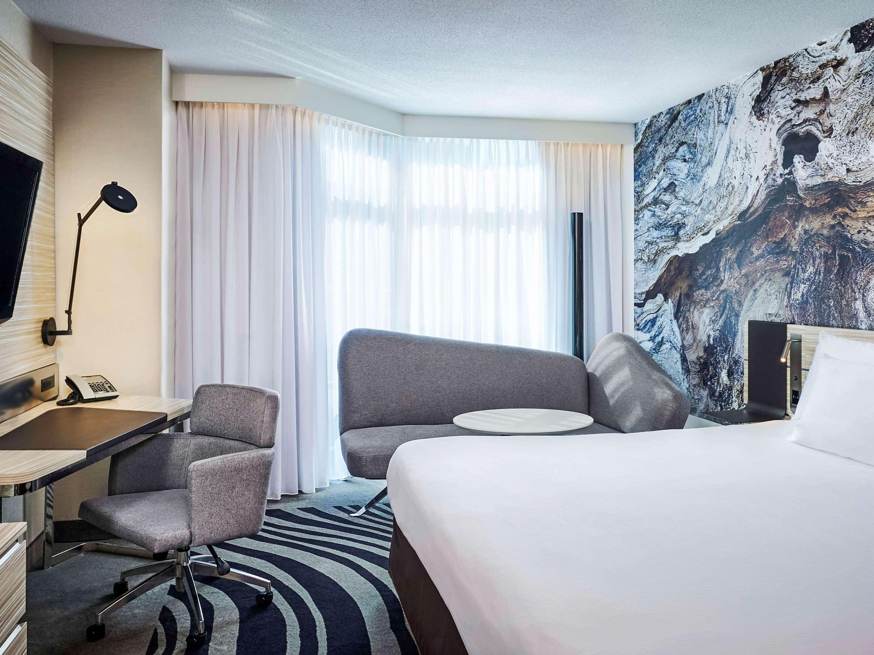 Novotel North York 3*