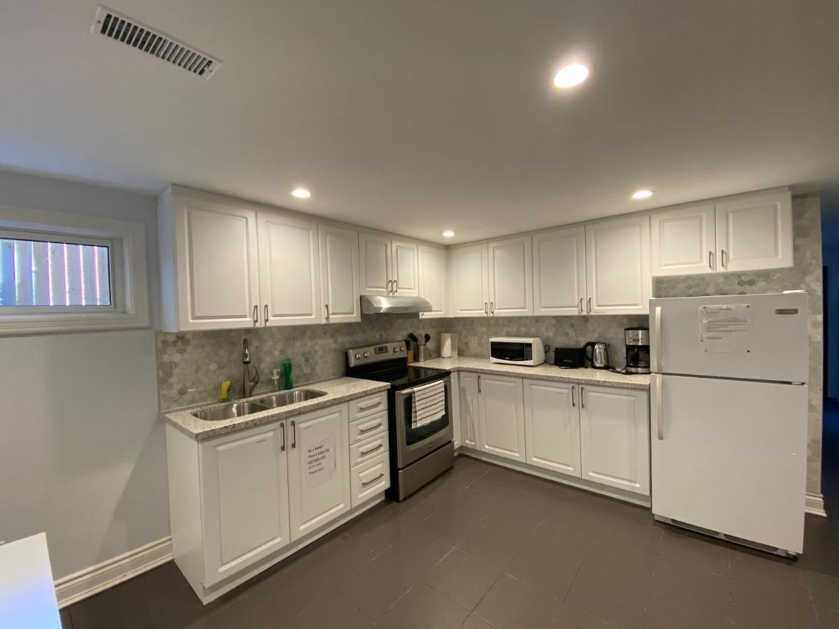 Yonge And Finch Subway !t Spacious And Modern Private Bdr With Shared Bathroom Homestay