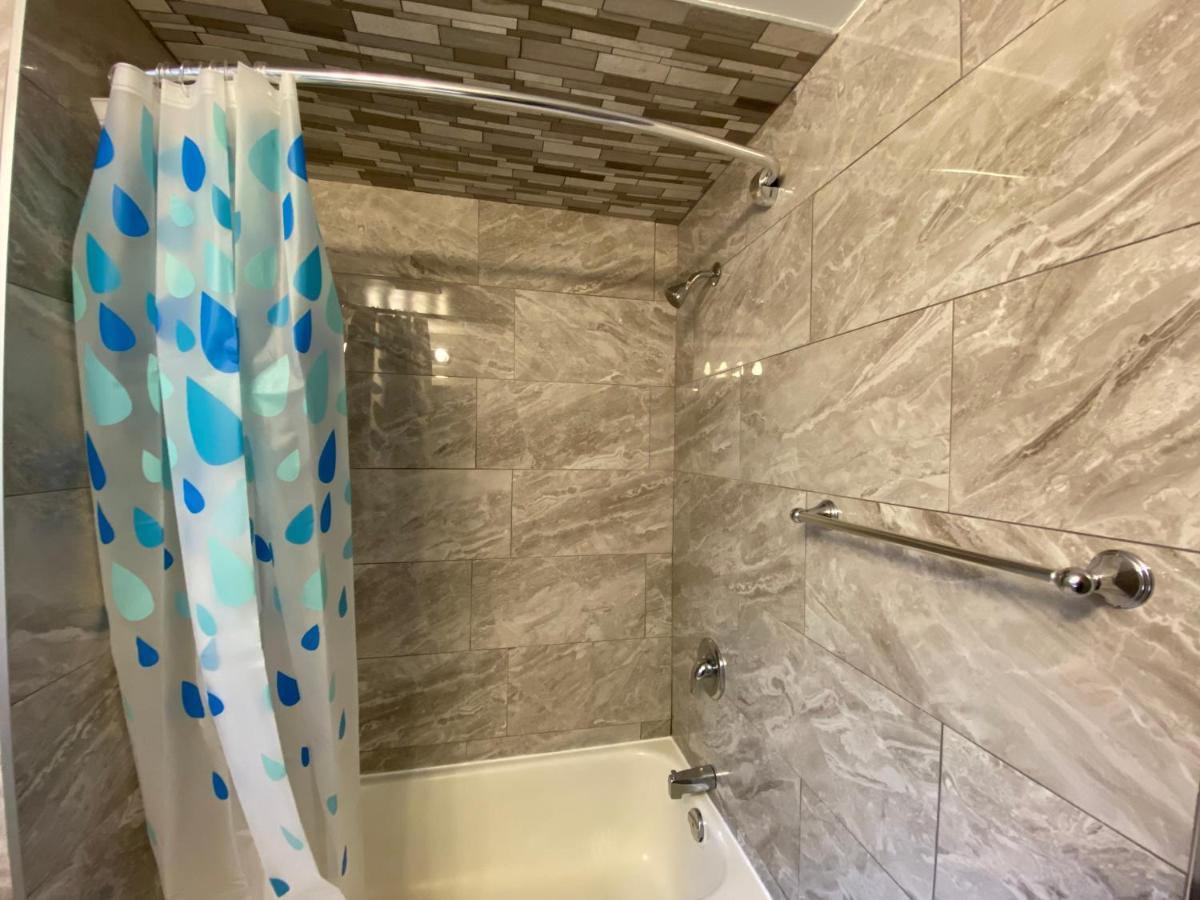 Homestay Yonge And Finch Subway !t Spacious And Modern Private Bdr With Shared Bathroom