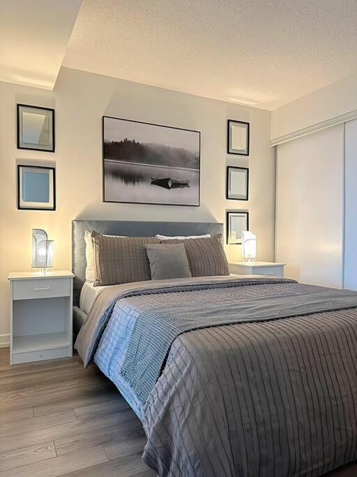 Modern By Cn Tower With Parking Apartment Toronto
