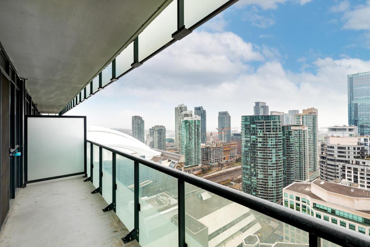 Across From The Cn Tower, Metro Convention Centre And Rogers Centre In Downtown Core Apartment *
