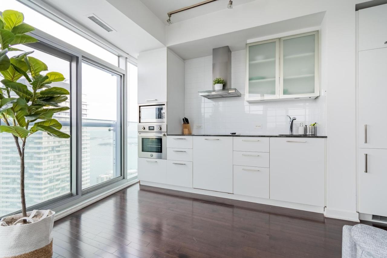 Downtown Step To Cn Tower ,scotiabank Arena .union Station Apartment Toronto