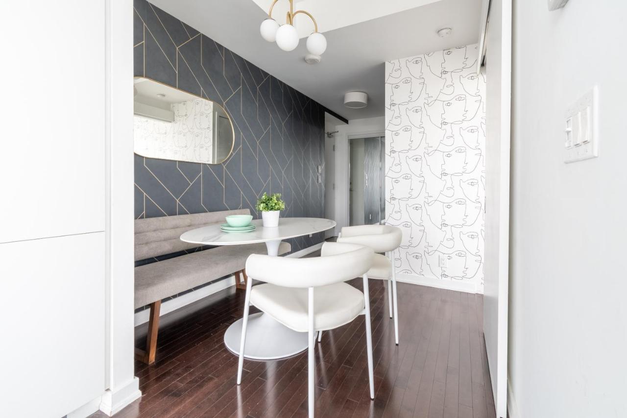 Apartment Downtown Step To Cn Tower ,scotiabank Arena .union Station