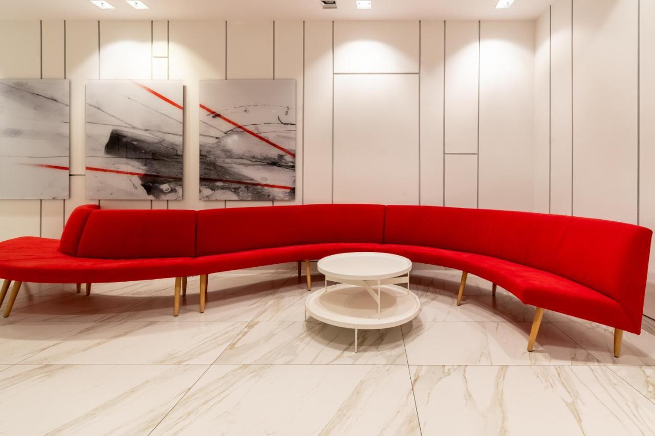 Apartment Downtown Step To Cn Tower ,scotiabank Arena .union Station