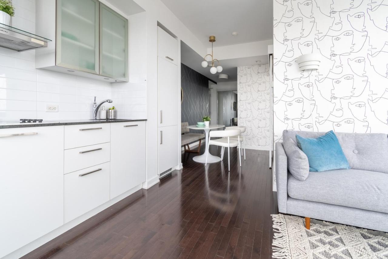 Apartment Downtown Step To Cn Tower ,scotiabank Arena .union Station *
