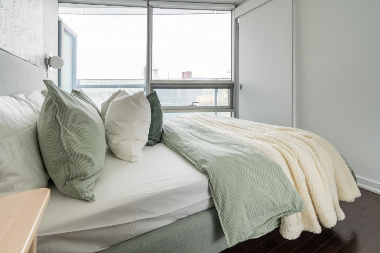 Downtown Step To Cn Tower ,scotiabank Arena .union Station Apartment *