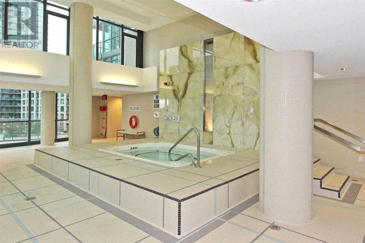 Skyside Apartment *