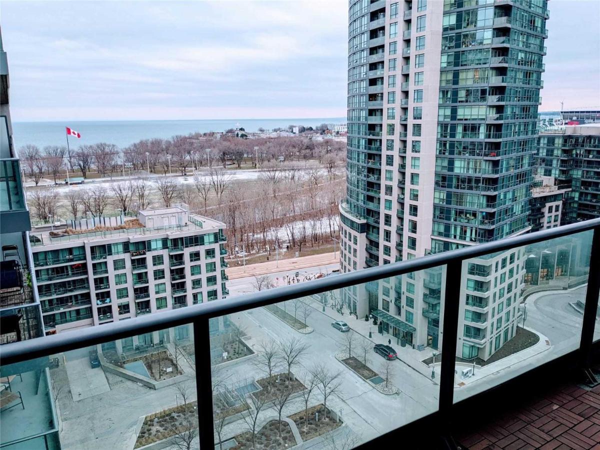 Skyside Apartment *