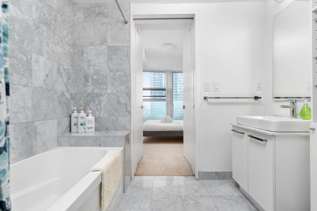 Across From The Cn Tower, Metro Convention Centre And Rogers Centre In Downtown Core *