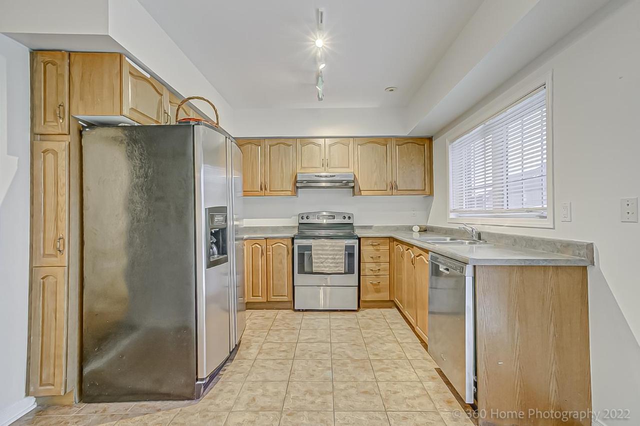 Urban Retreat - Modern 4br Townhouse Apartment Toronto