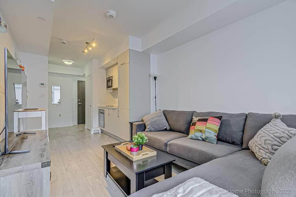 Minto - Modern In King West Neighborhood Apartment *
