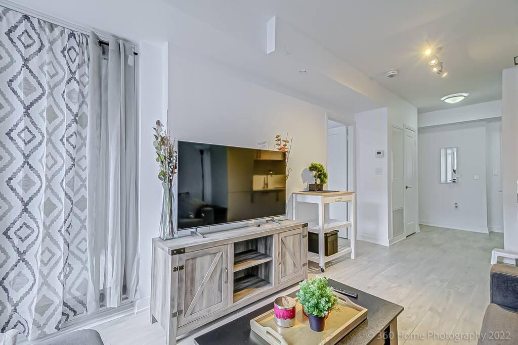 Minto - Modern In King West Neighborhood *