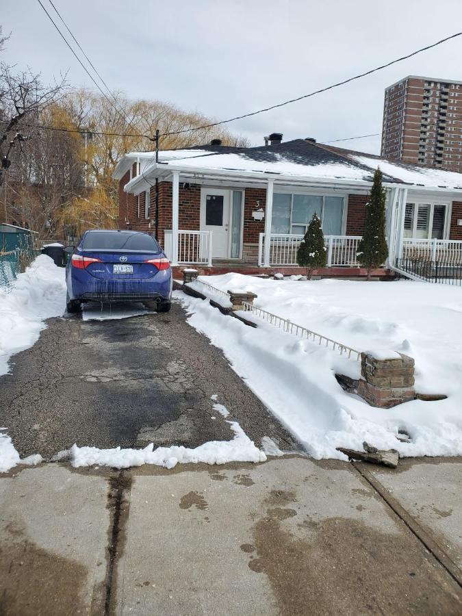 Maxwell Esabu * Toronto