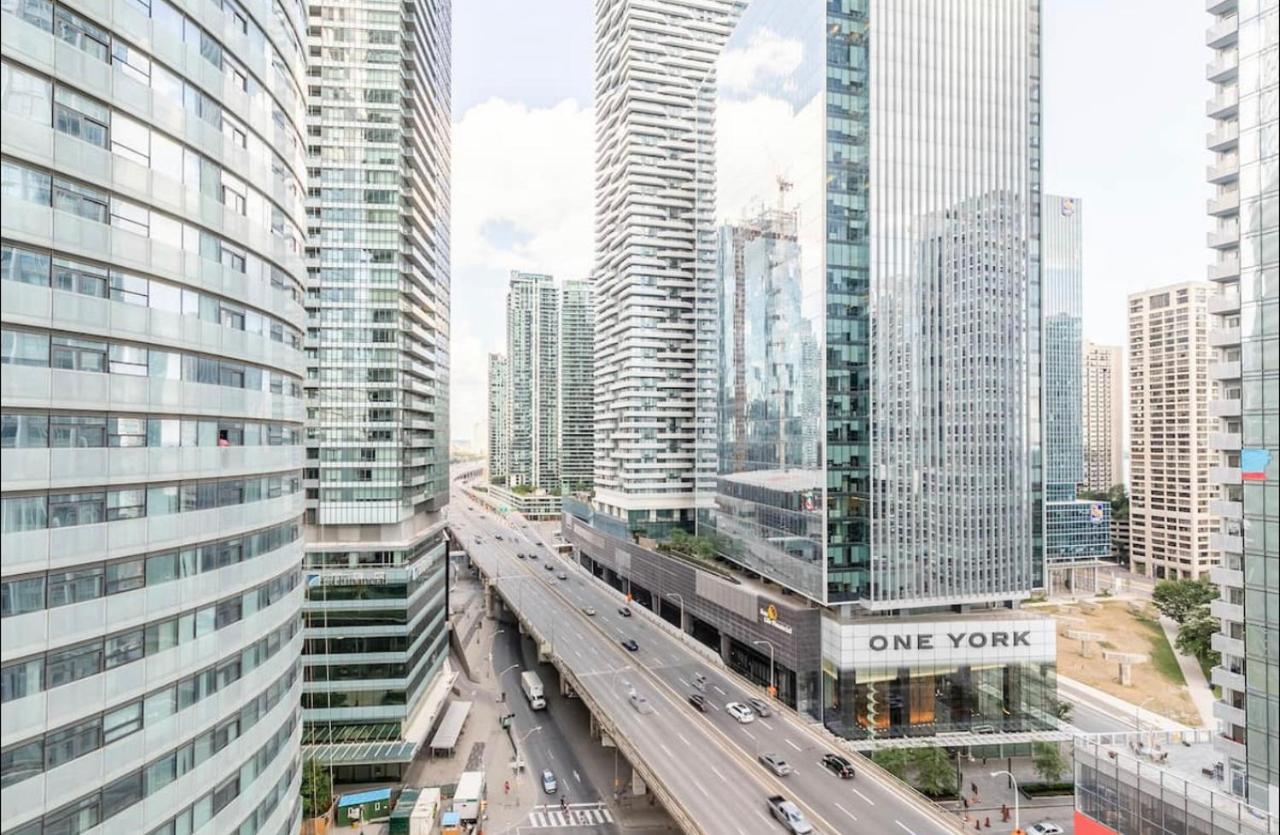 Apartment Morden In The Center Of Downtown *