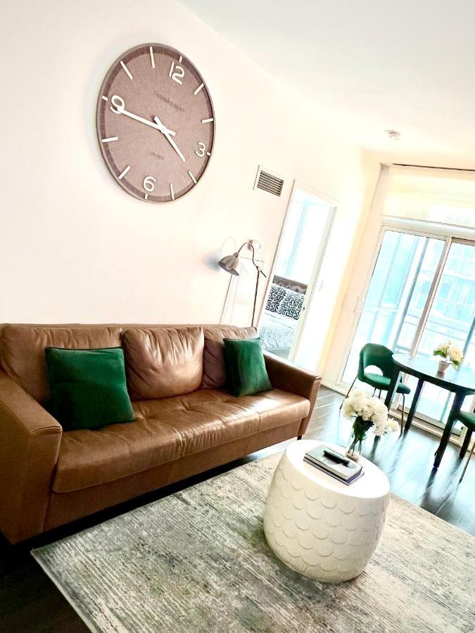 Apartment Morden In The Center Of Downtown Toronto