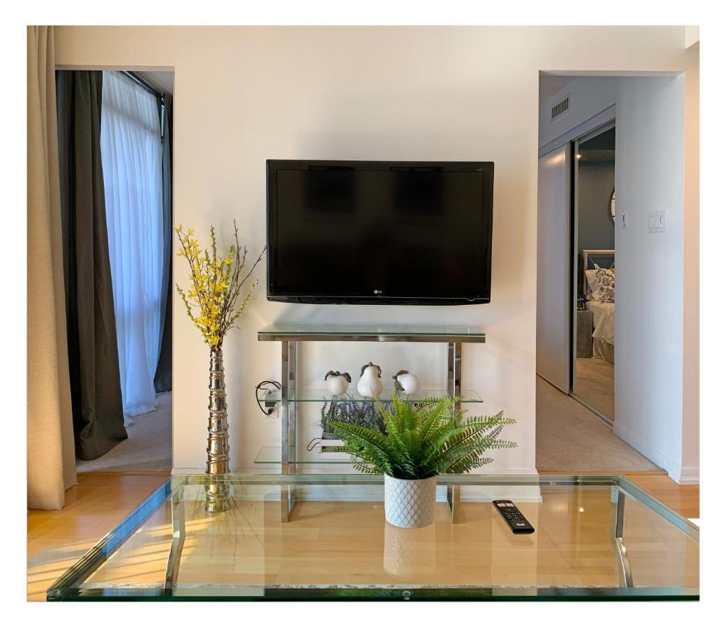 Comfy 1 Bedroom & Den In Downtown 1 Queen & 1 Single Bed *