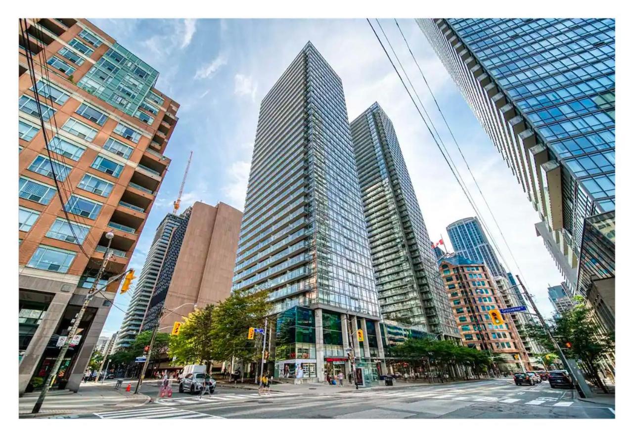 Comfy 1 Bedroom & Den In Downtown 1 Queen & 1 Single Bed Apartment Toronto