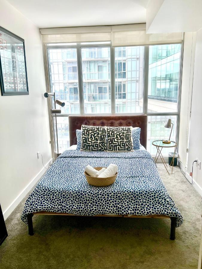 Morden In The Center Of Downtown Apartment