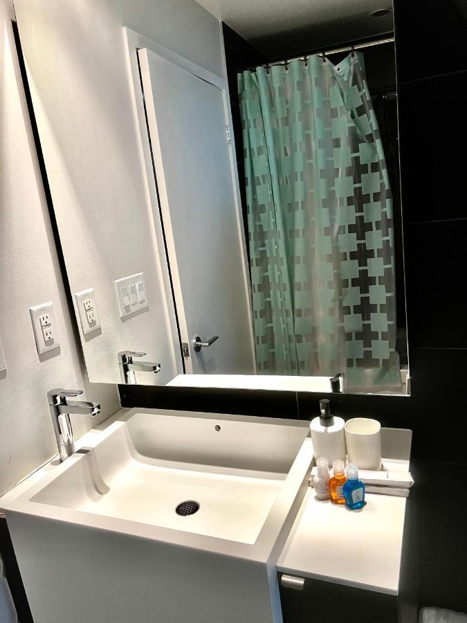 Morden In The Center Of Downtown Apartment