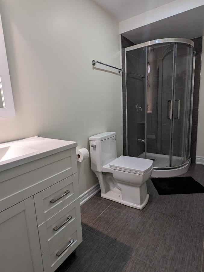 Urban Retreat - Modern 4br Townhouse Apartment Toronto