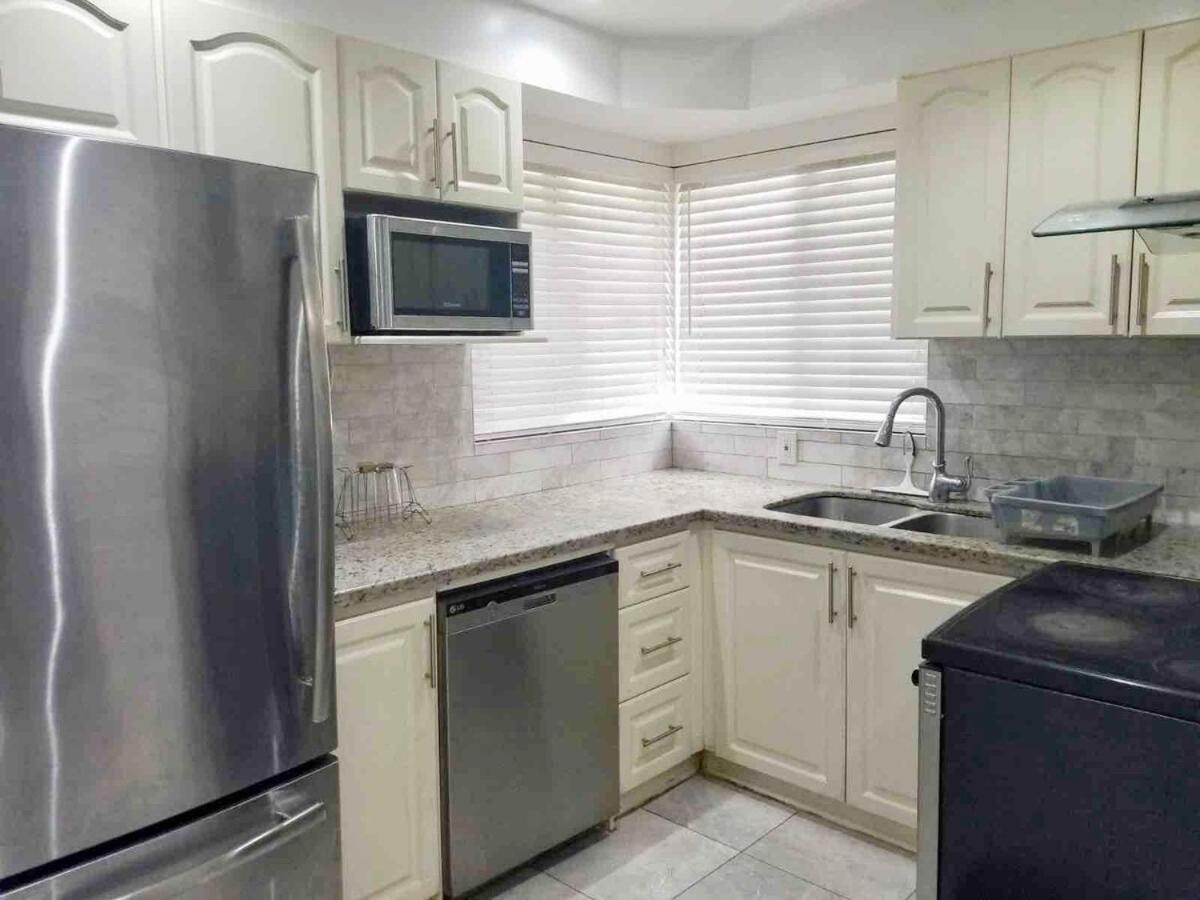 Spacious Mbr Near Kennedy Subway & Go Toronto