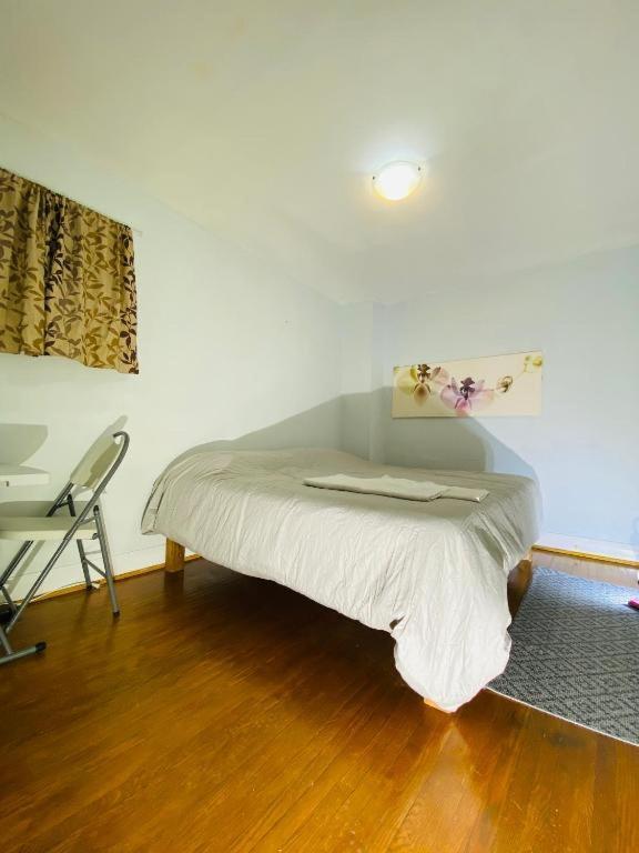 Apartment Relax Ii East York Space Share Toronto