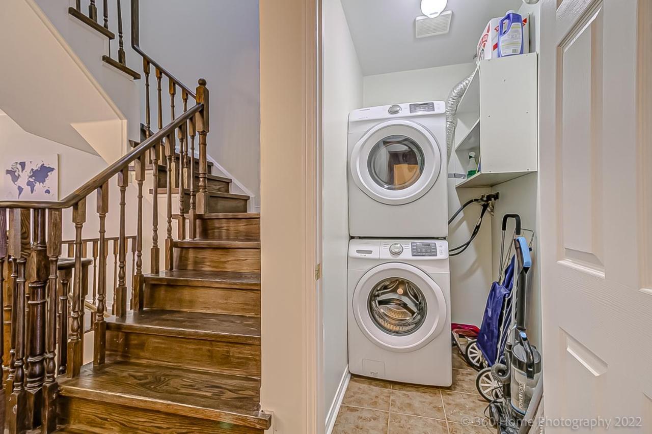 Urban Retreat - Modern 4br Townhouse Toronto