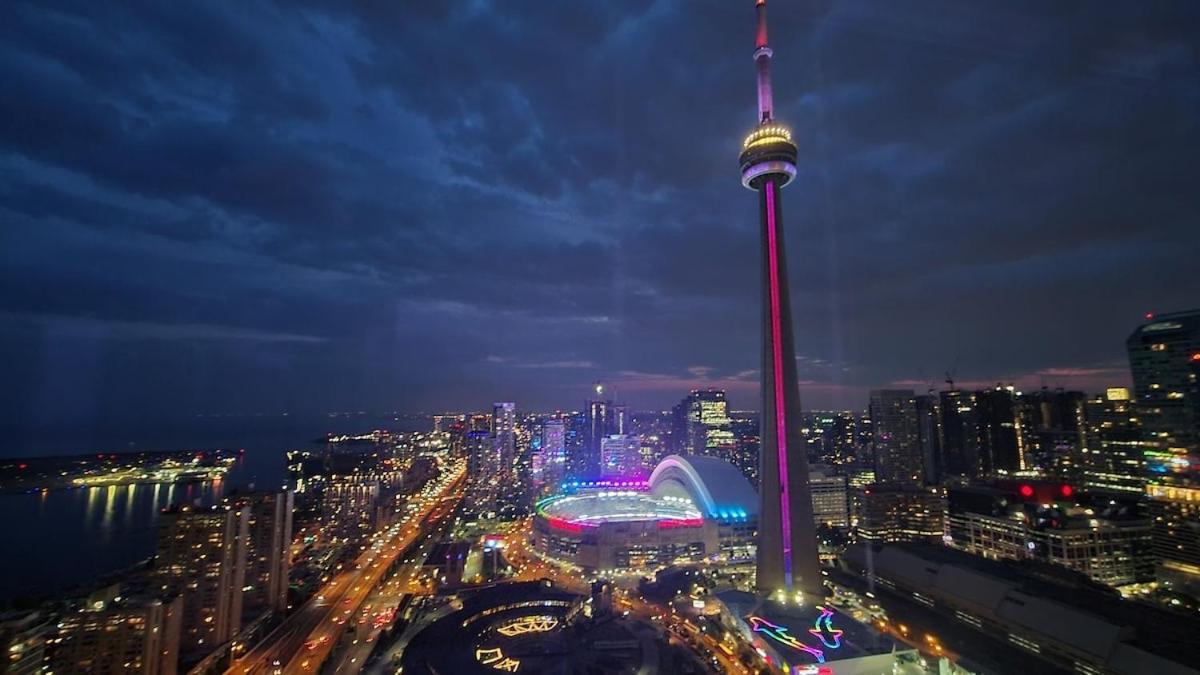 Magnificient View Next Cn Tower/rogers/union/mtcc Toronto