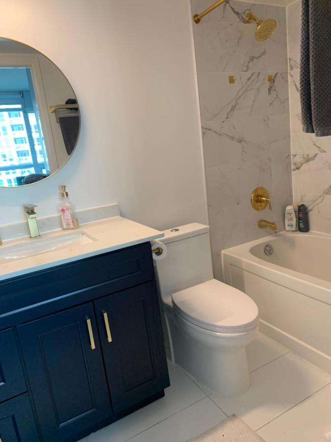 Downtown Waterfront Suites With Cn Tower Views Toronto