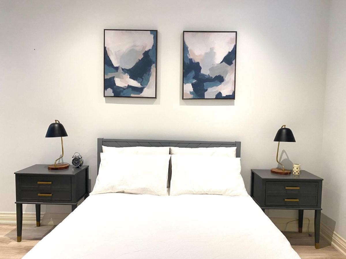 Spacious Bedroom With Living Area And Free Parking In Midtown Guest house Toronto