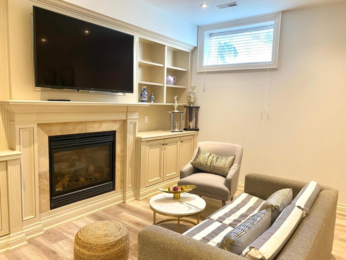 Guest house Spacious Bedroom With Living Area And Free Parking In Midtown Toronto