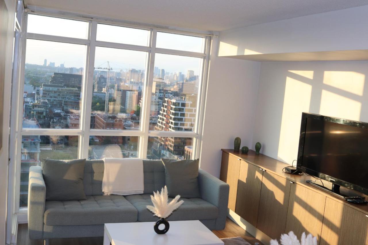 Cozy In Downtown + Free Parking Apartment *