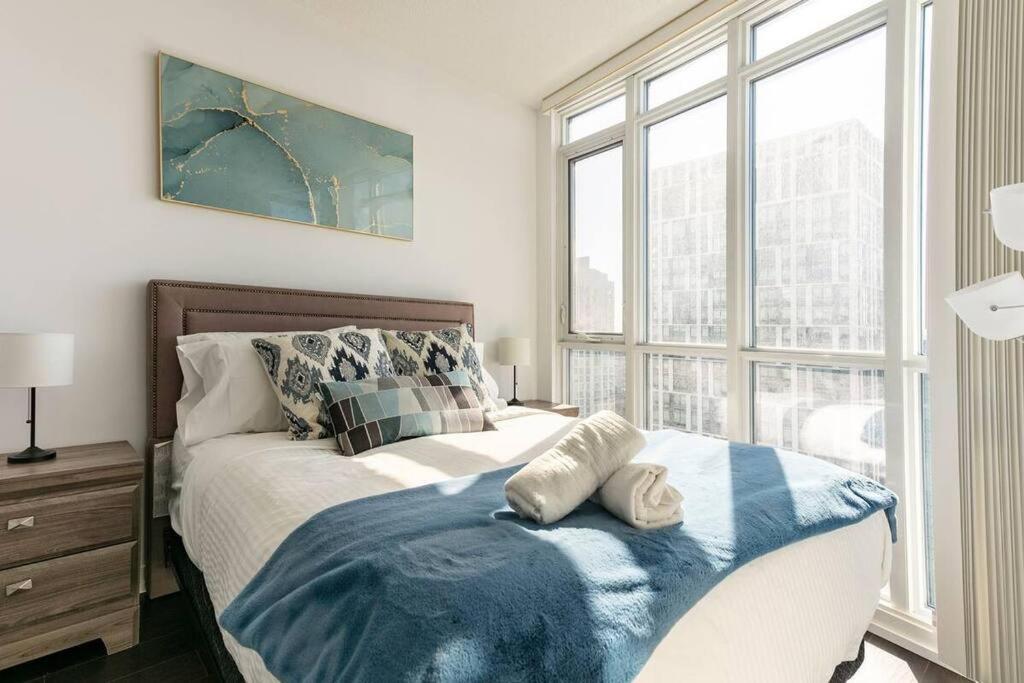 Guestic At Cityplace - Lake View & One Free Parking Apartment Toronto