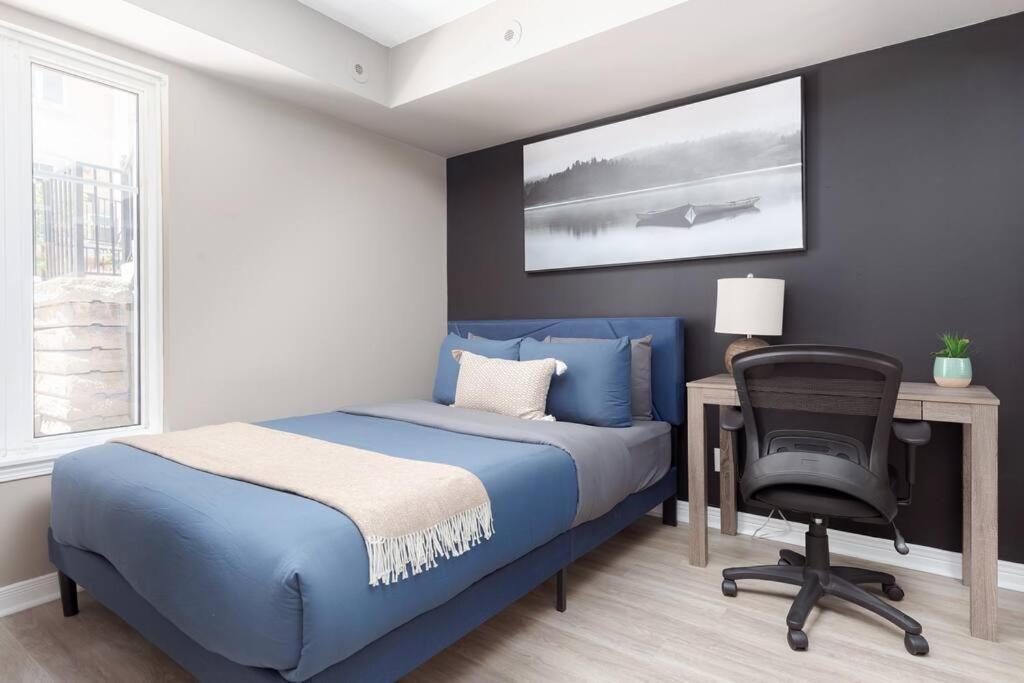Lakeside Haven: Cozy Townhome In Liberty Village! Apartment