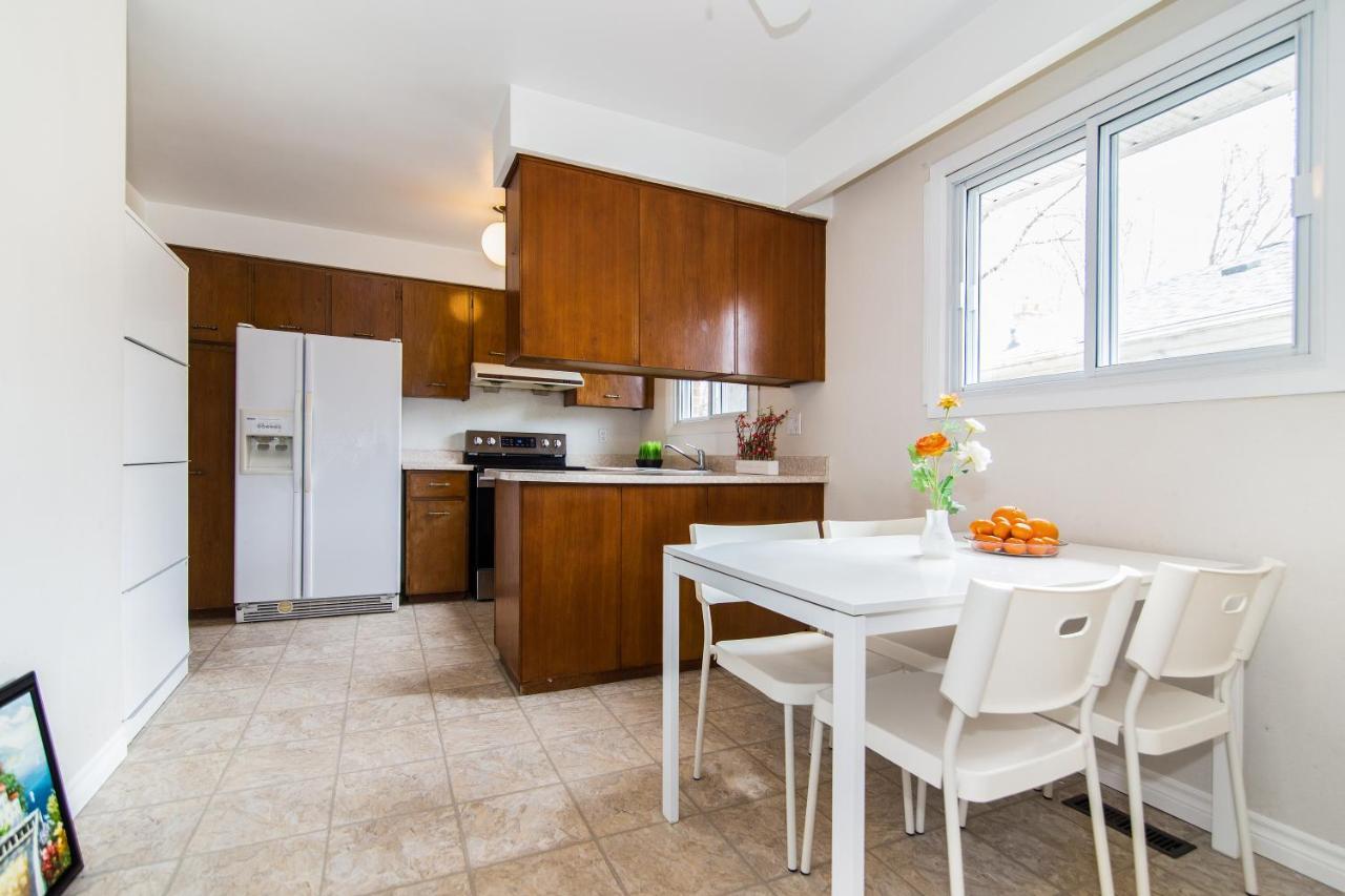 Spacious And Bright House Homestay Toronto