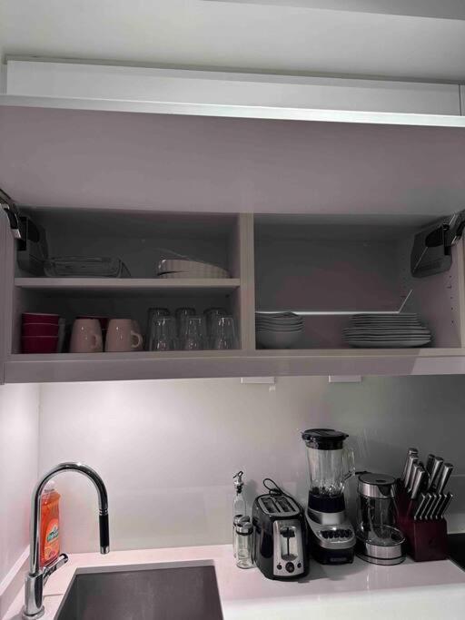 Stylish 2 Bedrooms W/ Awesome View & Parking Apartment *